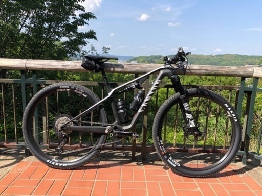 マウンテンバイク CANYON LIC CF SL 7.0