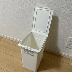 ゴミ箱の画像