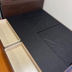 ダブルベッド　ベッドフレーム