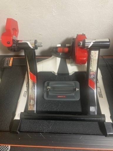 売却済zwift対応　ELITE（エリート）QUBO DIGITAL SMART B＋ （キューボデジタルスマートB＋）自動負荷調整機能付き固定ローラー台