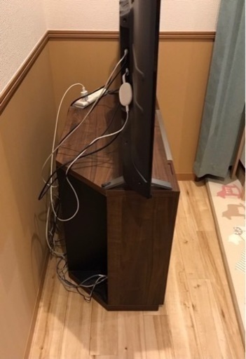 部屋の角にも置けるテレビ台