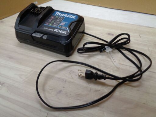 makita　マキタ　充電器 Li-ion　10.8V 充電器 DC10SA