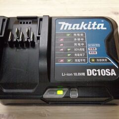 makita　マキタ　充電器 Li-ion　10.8V 充電器 DC10SAの画像