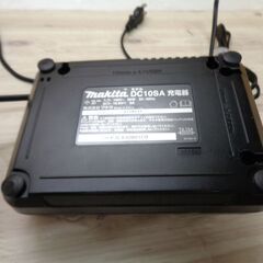 makita　マキタ　充電器 Li-ion　10.8V 充電器 DC10SAの画像