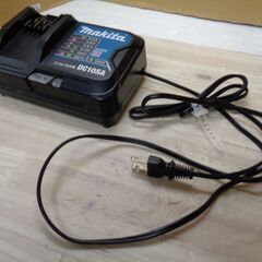 makita　マキタ　充電器 Li-ion　10.8V 充電器 DC10SAの画像