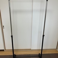 ハンガーラックキャスター付きの画像