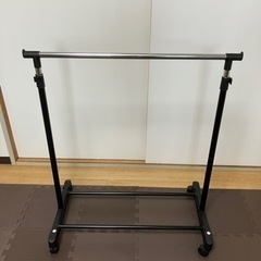 ハンガーラックキャスター付き