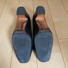 フェラガモ　チャンキーヒール　パンプスの画像