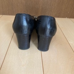 フェラガモ　チャンキーヒール　パンプスの画像