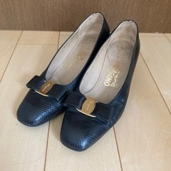 フェラガモ　チャンキーヒール　パンプス