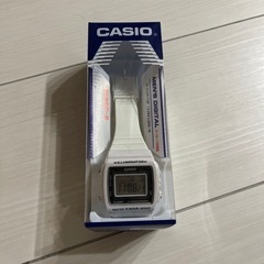 CASIO 腕時計　ホワイト