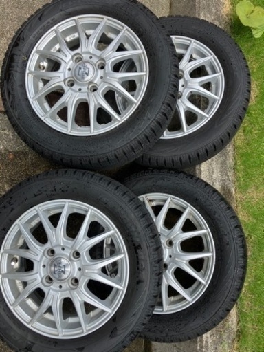 スタッドレスタイヤ　13インチ　10,000円　＊現在お話し中です。