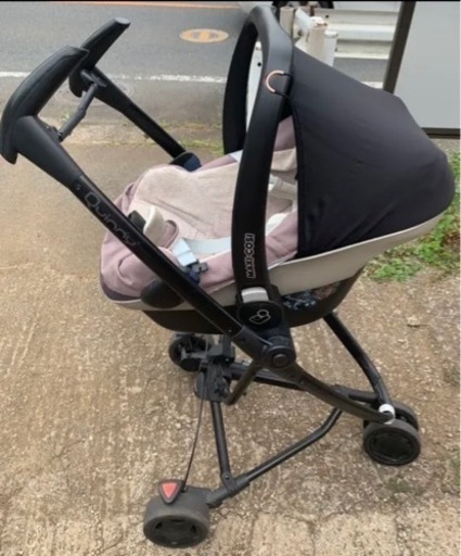 マキシコシ、クイニーザップ 、チャイルドシート、アダプターもセットですぐに使えます