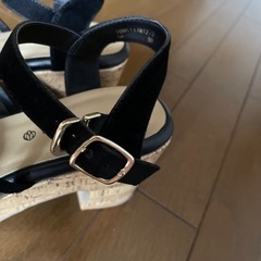 マジェスティクレゴンのサンダル　黒の画像