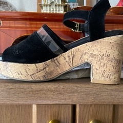 マジェスティクレゴンのサンダル　黒の画像