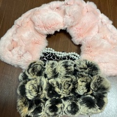 ネックレス付きラビットファーストール、バックの画像