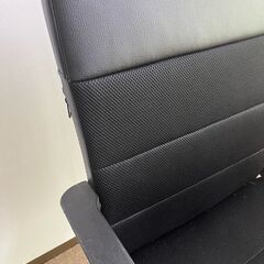 ひじ掛け付きオフィスチェアの画像