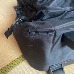 ナイロン　キャリーバッグ　黒　破れあり　の画像