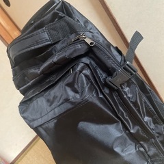 ナイロン　キャリーバッグ　黒　破れあり　の画像