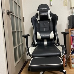 ゲーミングチェアの画像