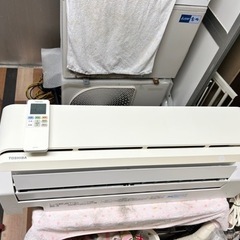 TOSHIBA 冷暖房エアコン　4.0k 標準の設置まで致します。