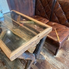 アジアン家具ガラステーブルの画像