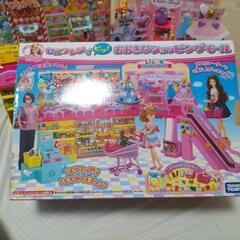 セルフレジでピッ！大きなショッピングモールの画像