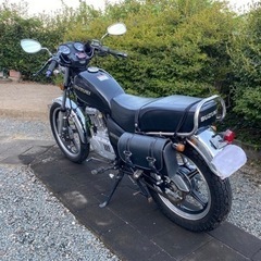 商談中！スズキ GN125-2F ⭐️おまけ❗️未使用品カフェレーサーシート&フェンダー前後の画像