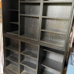 たくさん収納できる本棚、棚の画像