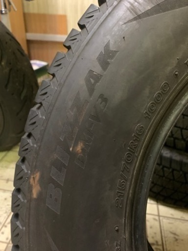 ブリジストン　ブリザック　DM-V3 215/70R16