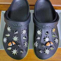 クロックス　crocs　サンダル　ジビッツ付き　26㎝　美品(ほぼ未使用)の画像