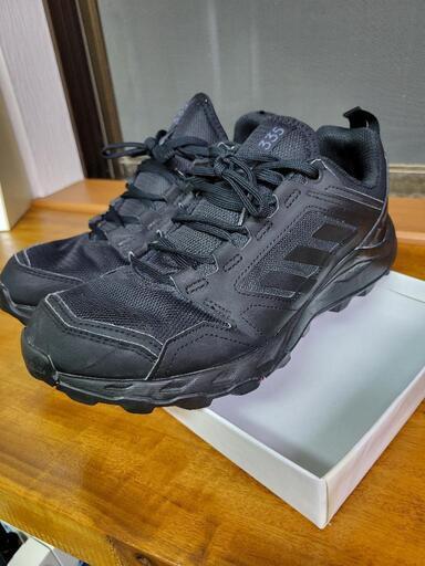 アディダス　adidas　トレッキングシューズ　25.5㎝
