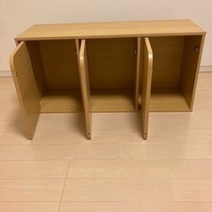 ニトリ　扉付き　カラーボックス　収納　棚　本棚　おもちゃ　ベンチの画像