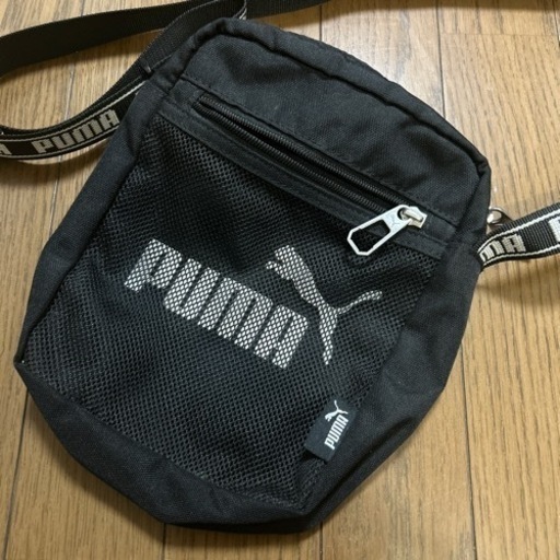PUMAのショルダーバッグ