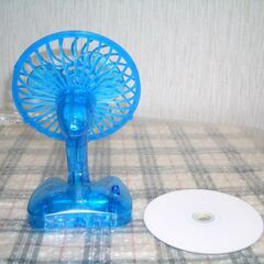 未使用品　卓上用扇風機　単３電池２個で起動　携帯ＯＫかもの画像