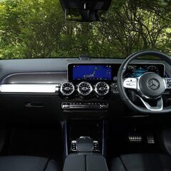 Mercedes GLB 180の画像