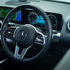 Mercedes GLB 180の画像