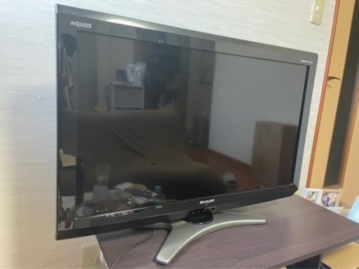 2010年製アウア　32型液晶テレビ