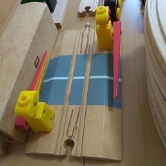 木の汽車おもちゃ　BRLOとMICKI　重量4.6kgの画像