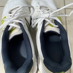 テニスシューズ　adidasの画像
