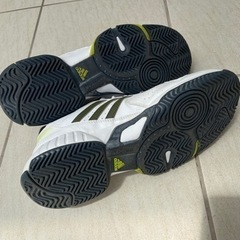 テニスシューズ　adidasの画像