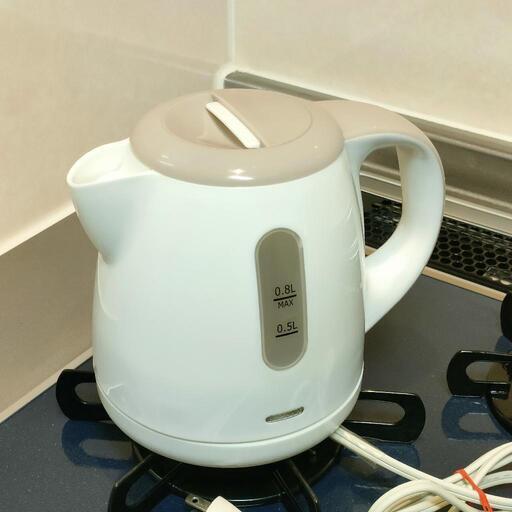 電気ケトル 0.8L