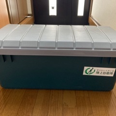 RVボックス　自衛隊のステッカー貼ってますの画像