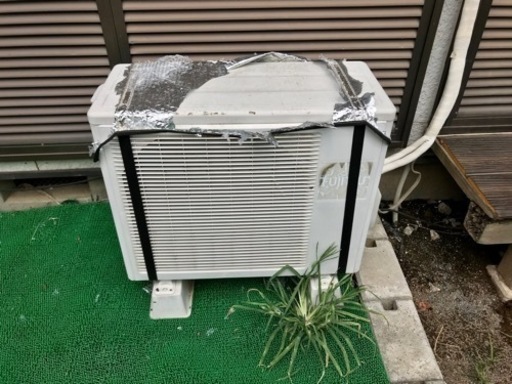 古いエアコン2台
