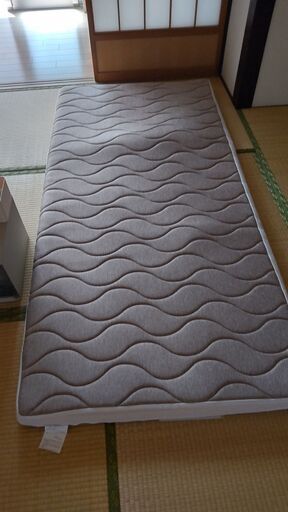 ニトリ　じんわりフィットする低反発敷布団　シングル　定価9,250円　程度良好