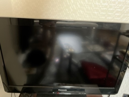 32型液晶テレビ   液晶もリモコンも綺麗です。