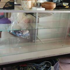ガラスのショーケース