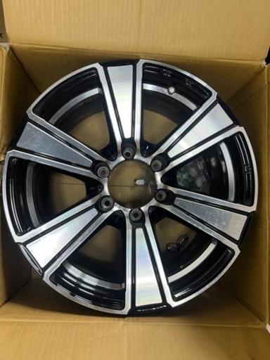 プラドに履いてました。(センターキャンプ、ナット無し)