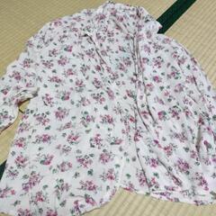 花柄シャツ