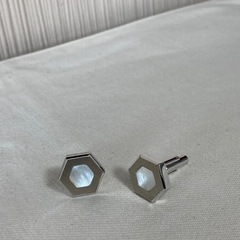日本製　真鍮　白蝶貝のカフスとピンの画像